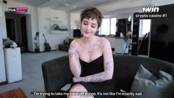 她的男朋友在她吮吸我的硬鸡巴时打电话给她 - pinkloving-pinkloving