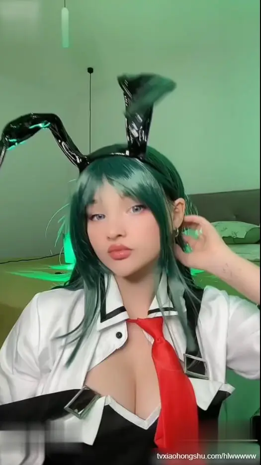知名Coser网黄 HidoriRose 最新福利 化身红裙兔女郎激情自慰 巨乳撑爆上衣刺激拉满!